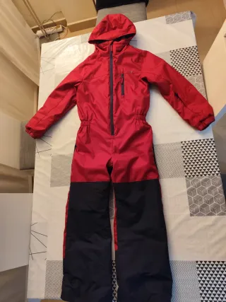 Mono de esquí rojo y negro talla 10 años