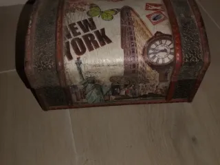 Pequeño baúl joyero y joyero pequeño de cristal