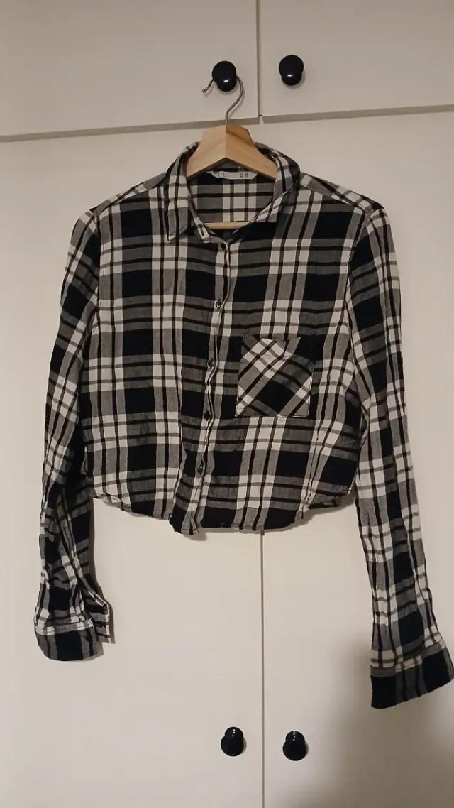 Camisa corta a cuadros blanca y negra