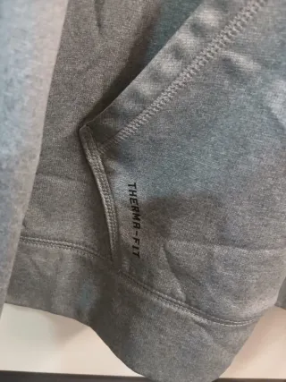 Vendo Felpa Nike Therma-Fit con Cappuccio