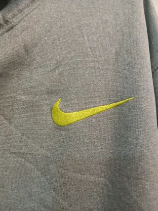 Vendo Felpa Nike Therma-Fit con Cappuccio