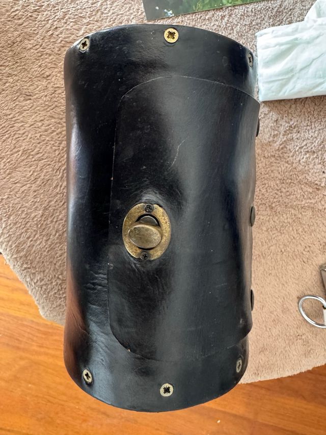 Bolso de piel y madera artesanal para bicicleta