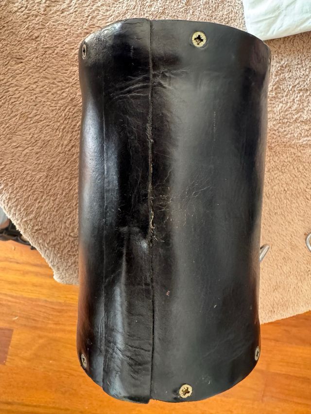 Bolso de piel y madera artesanal para bicicleta