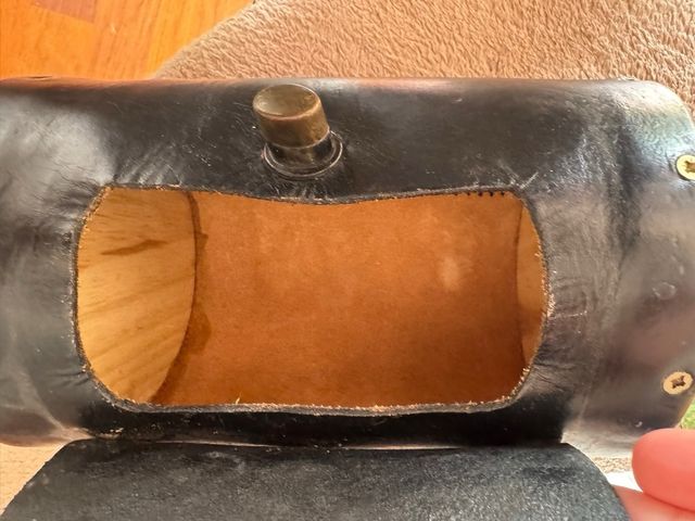 Bolso de piel y madera artesanal para bicicleta