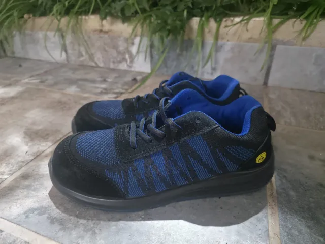 Zapatos de seguridad negros y azules
