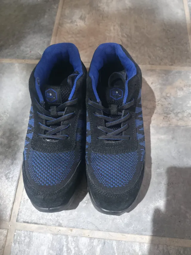 Zapatos de seguridad negros y azules