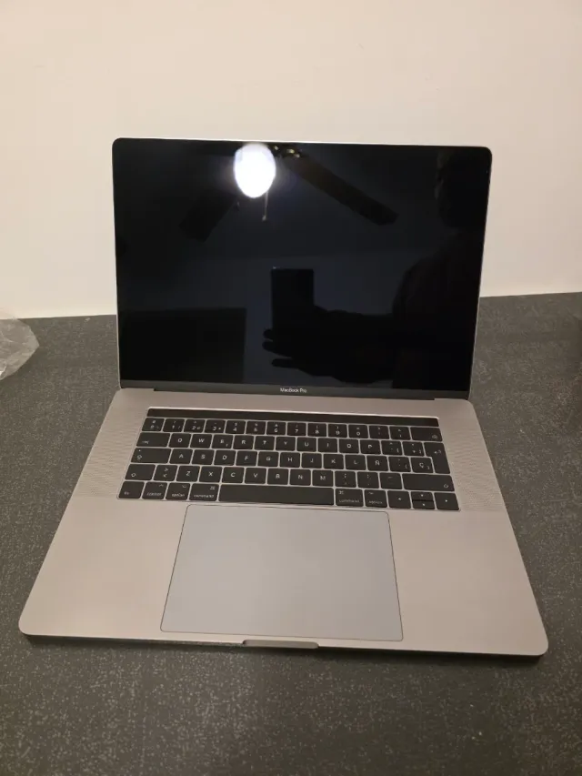 MacBook Pro 15 2017 16 GB 512 GB *quebrado*