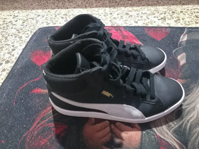 Zapatillas Botín Puma Negras y Blancas