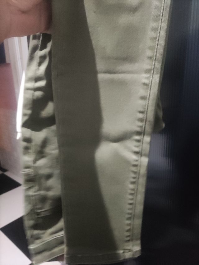 Pantalones vaqueros Koroshi verde oliva con bordad