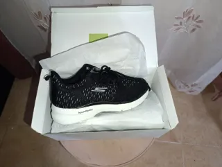 Deportivas Mujer Negras y Blancas