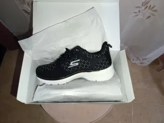 Deportivas Mujer Negras y Blancas