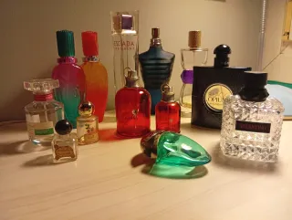 Flaconi di profumo vuoti