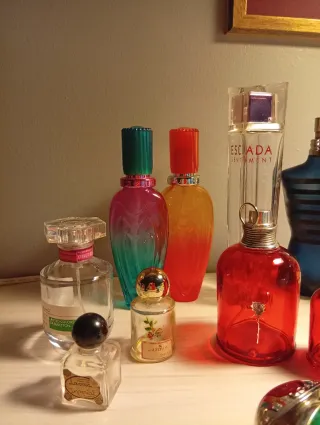 Flaconi di profumo vuoti