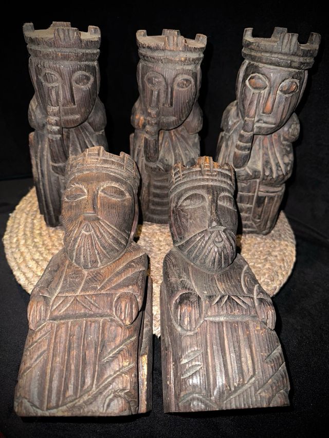 Sujetalibros de madera tallada