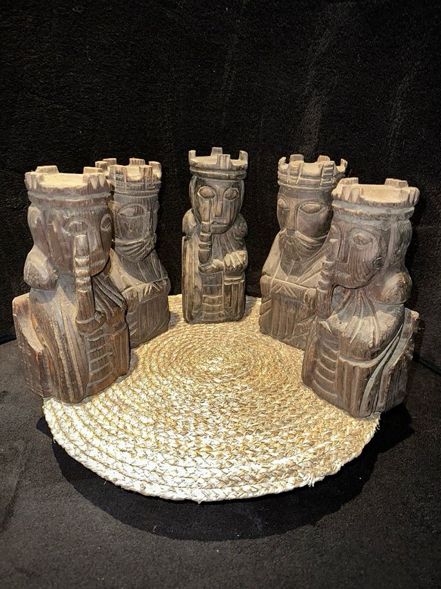 Sujetalibros de madera tallada