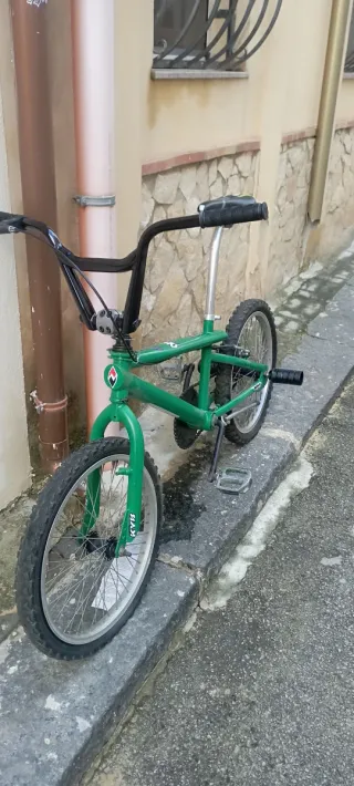 Bicicletta BMX verde