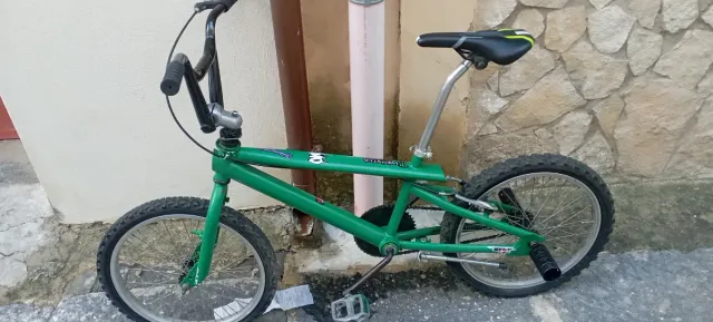 Bicicletta BMX verde