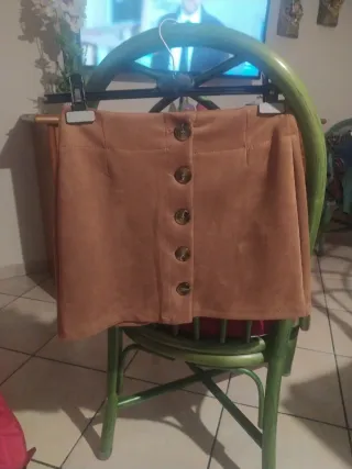 Minigonna con bottoni