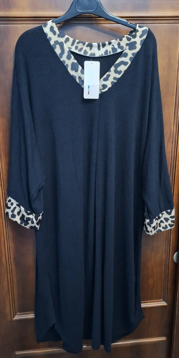 Vestido negro señora con puños y cuello leopardo