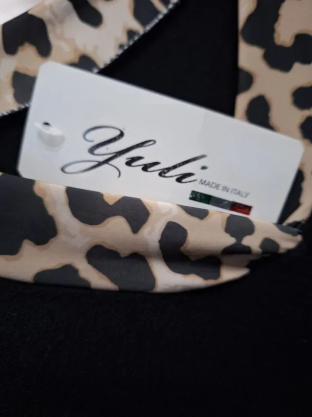 Vestido negro señora con puños y cuello leopardo