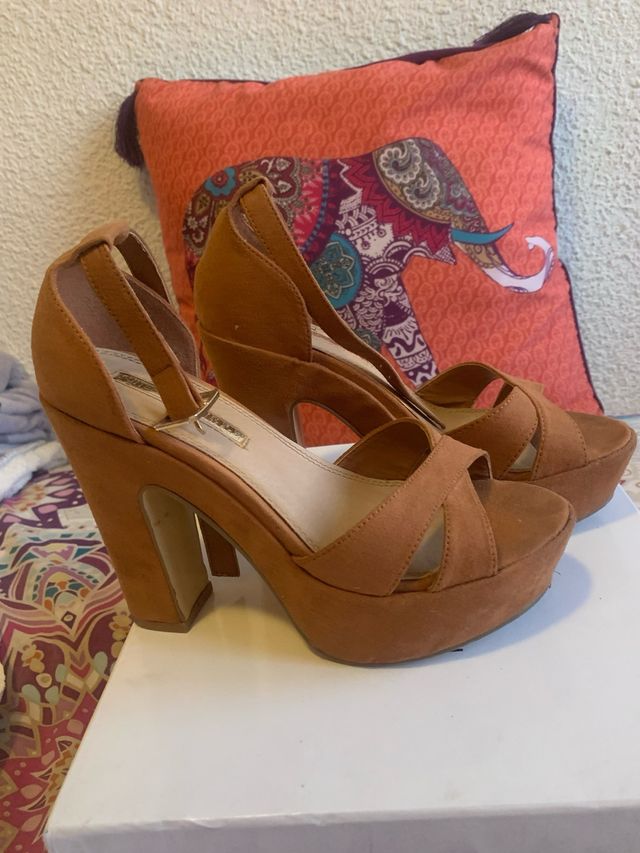 Zapatos de tacón marrón
