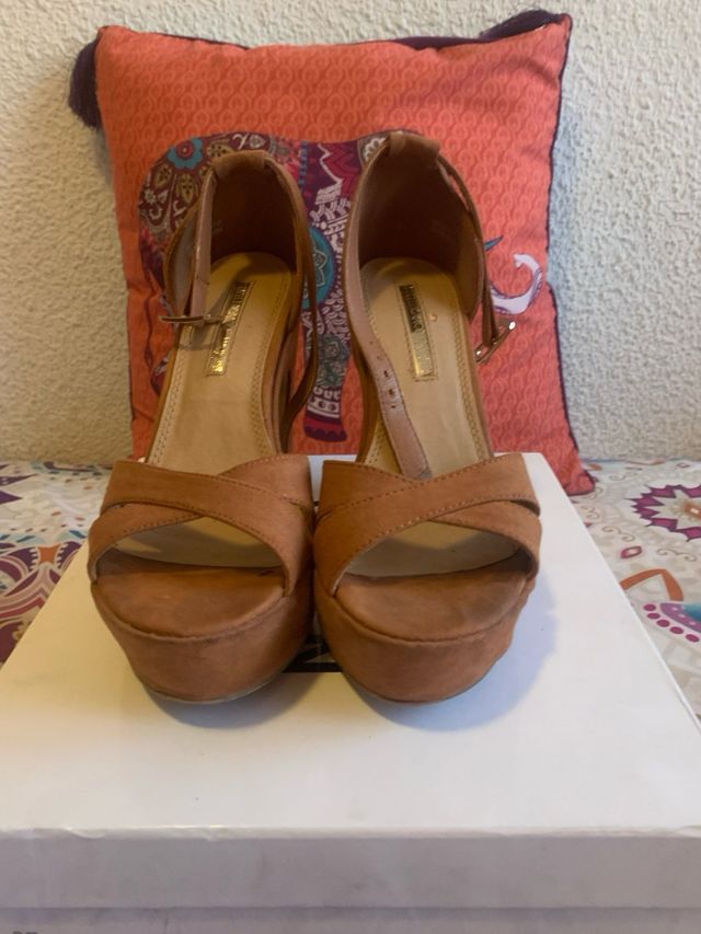 Zapatos de tacón marrón