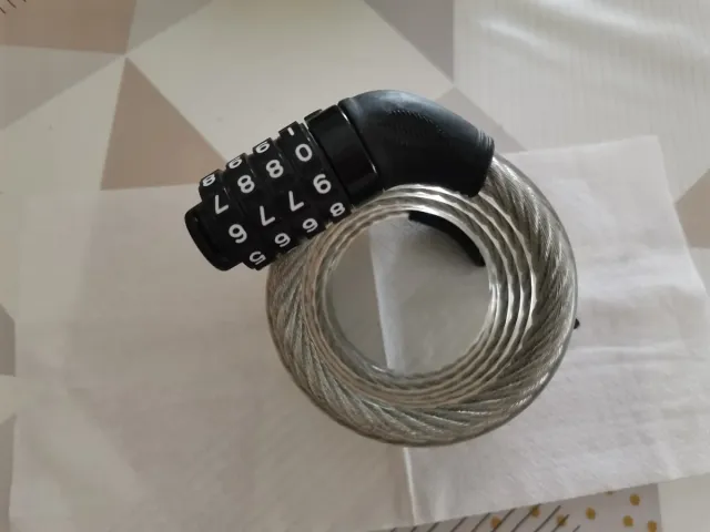 Bicicleta de paseo plateada