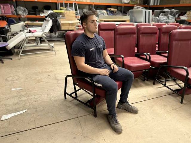 BUTACA RECLINABLE CON REPOSAPIES