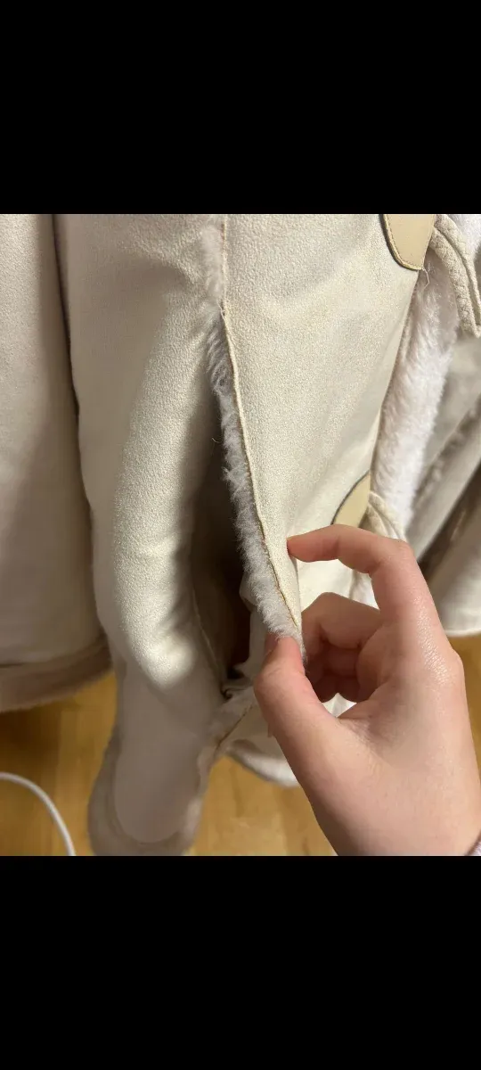 Abrigo beige con capucha