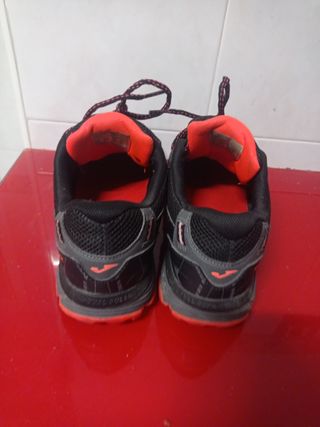 Zapatillas Joma Negras y Rojas