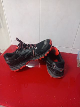 Zapatillas Joma Negras y Rojas