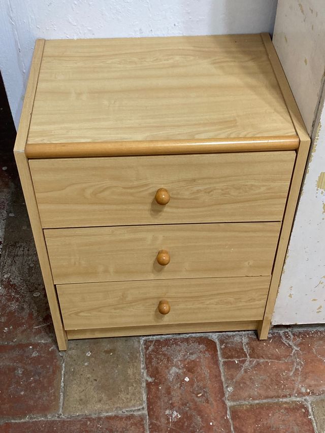 Mesitas de noche y cajonera