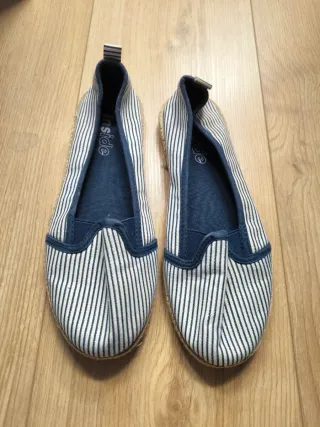 Bambas de rayas azul y blanco