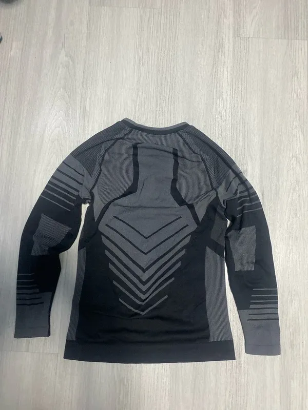 Camiseta térmica Crivit negra y gris