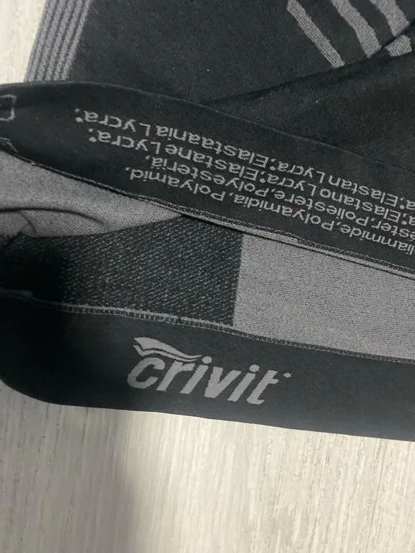 Camiseta térmica Crivit negra y gris