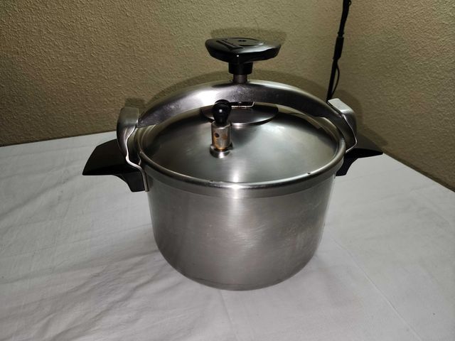 Olla a presión Magefesa