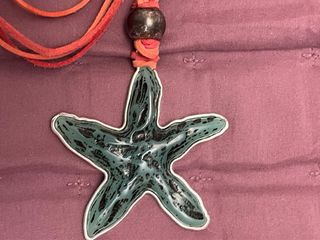 Collar estrella de mar verde y plata