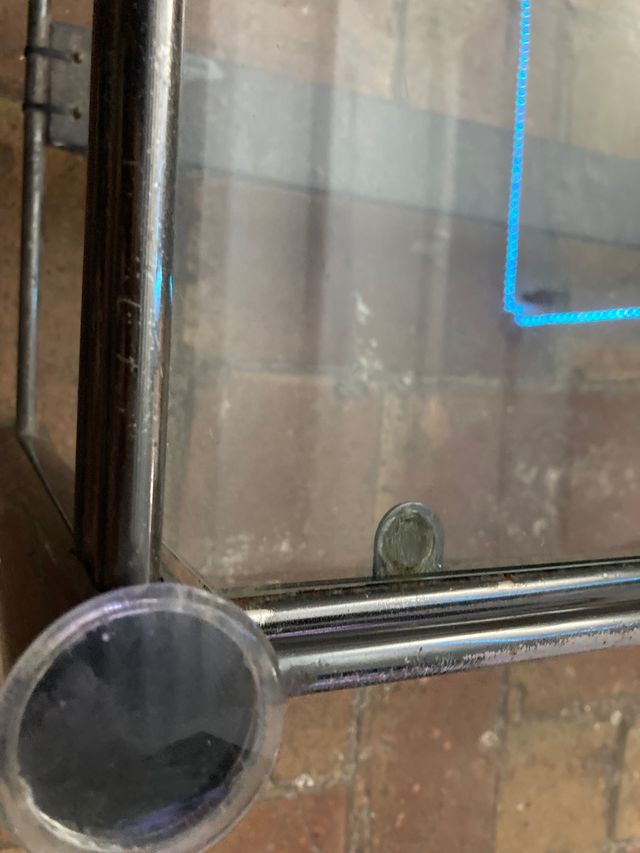 Mesa de centro de cristal y metal