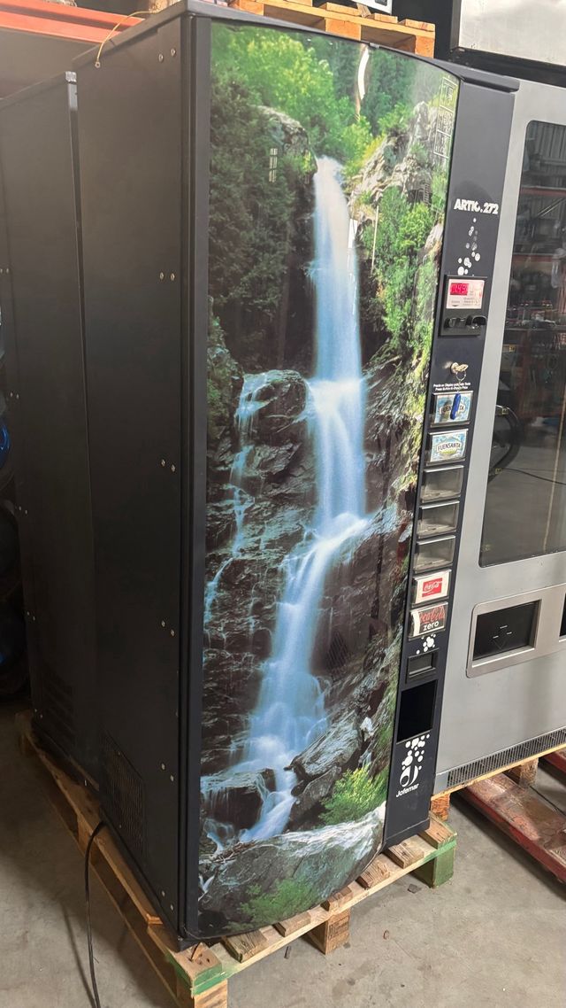 Máquina Vending Coca-Cola y Agua
