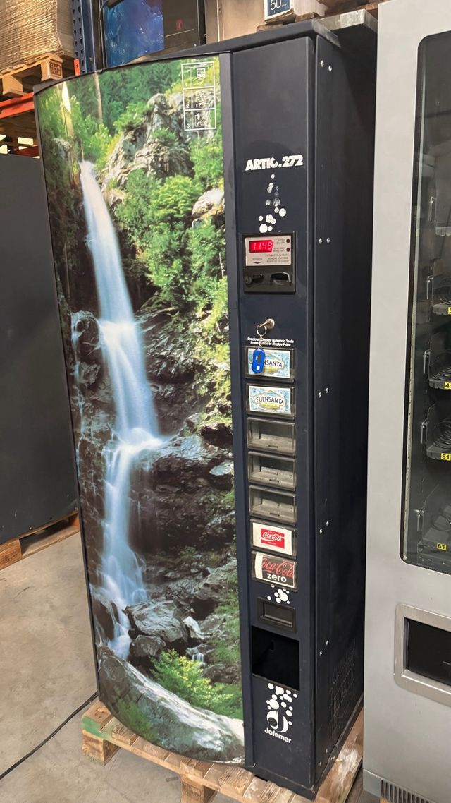 Máquina Vending Coca-Cola y Agua