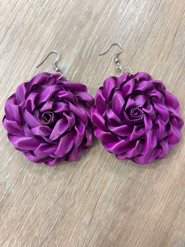 Pendientes flor morada hechos a mano en CDMX