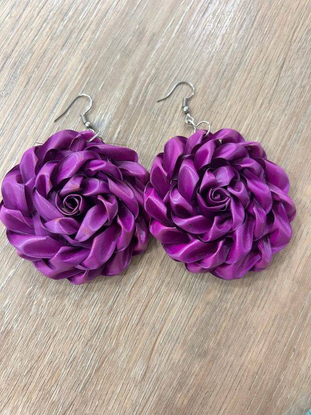 Pendientes flor morada hechos a mano en CDMX
