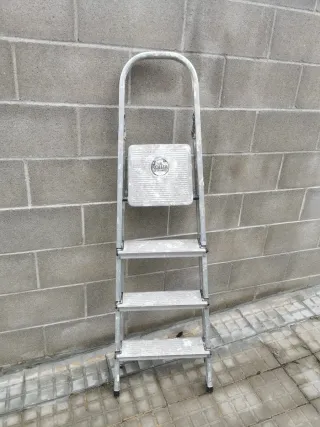 Escalera de aluminio plegable
