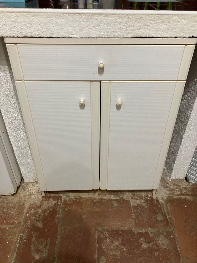 Dos Muebles de baño madera