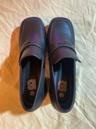 Mocasines tacón negros talla 39.