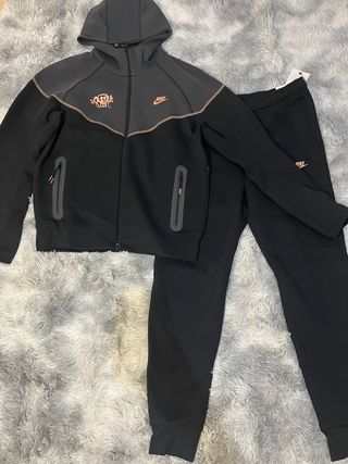 Chándal Synaworld x Nike Negro y Dorado Nuevo