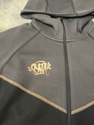 Chándal Synaworld x Nike Negro y Dorado Nuevo