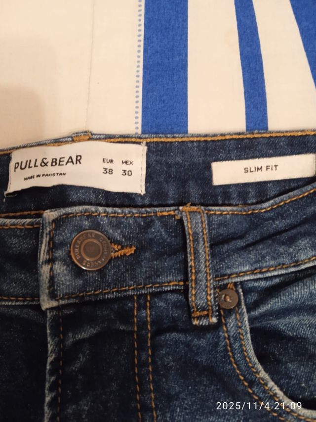 Pantalón vaquero Pull&Bear Slim Fit Talla 38
