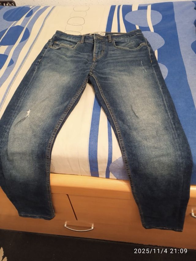 Pantalón vaquero Pull&Bear Slim Fit Talla 38