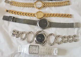 Conjunto de bisutería dorado y azul